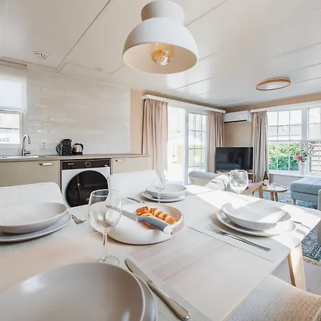 46, Renovated Nature Retreat! Efteling & Beekse Bergen Alpehytte Oisterwijk