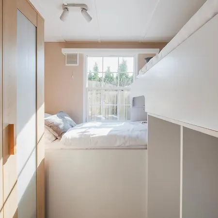 46, Renovated Nature Retreat! Efteling & Beekse Bergen Alpehytte Oisterwijk